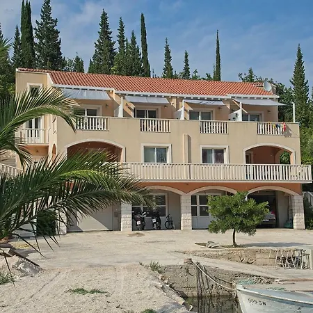 Oyster Paradise Blue Apartment Ston