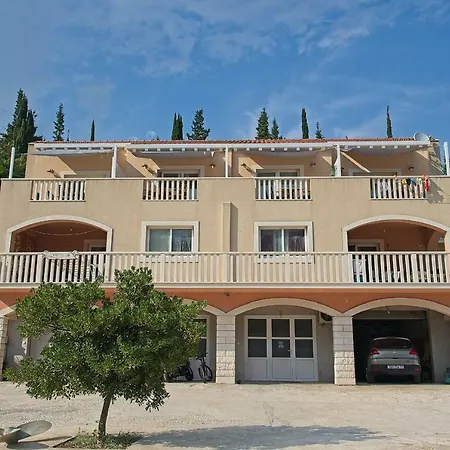 Oyster Paradise Blue Apartment Ston