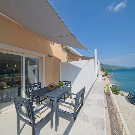 Oyster Paradise Blue Apartment Ston