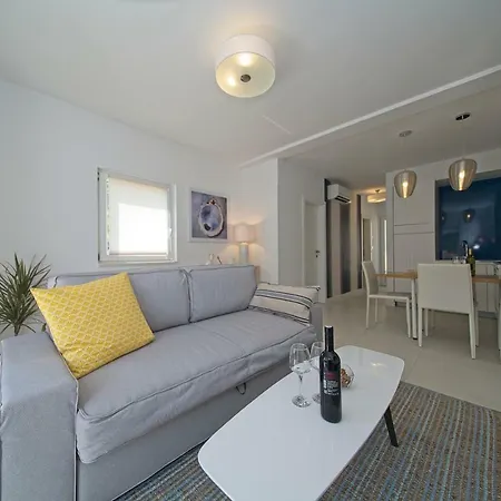 Oyster Paradise Blue Apartment Ston