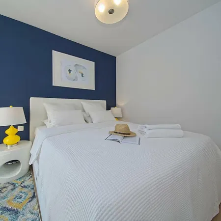 Oyster Paradise Blue Apartment Ston
