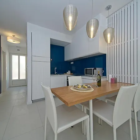 Oyster Paradise Blue Apartment