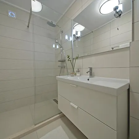 Oyster Paradise Blue Apartment