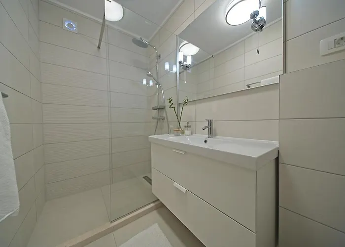 Oyster Paradise Blue 아파트